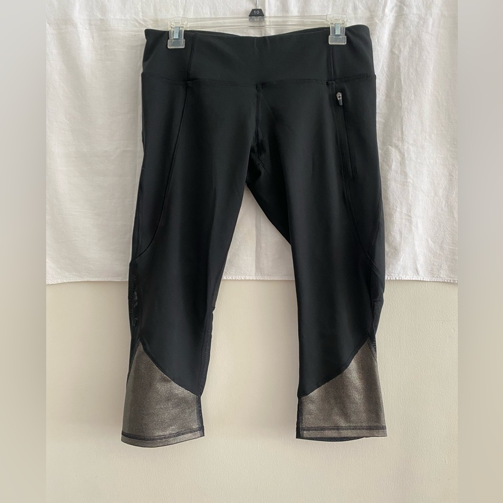 Black Cropped Athletic Leggings with Metallic Hem